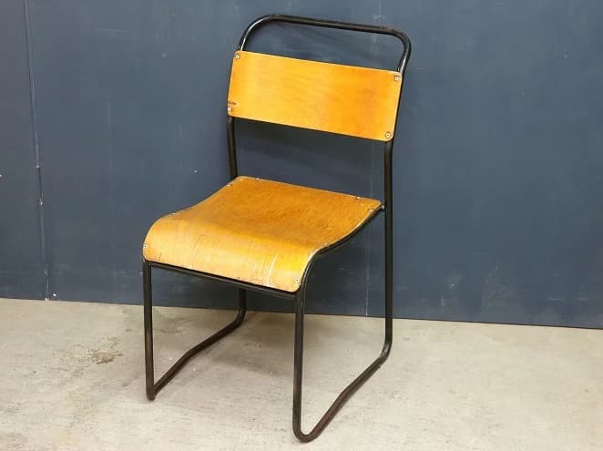 スタッキングチェア｜スチール・ブナ材・1960年代 積み重ね式の合板椅子