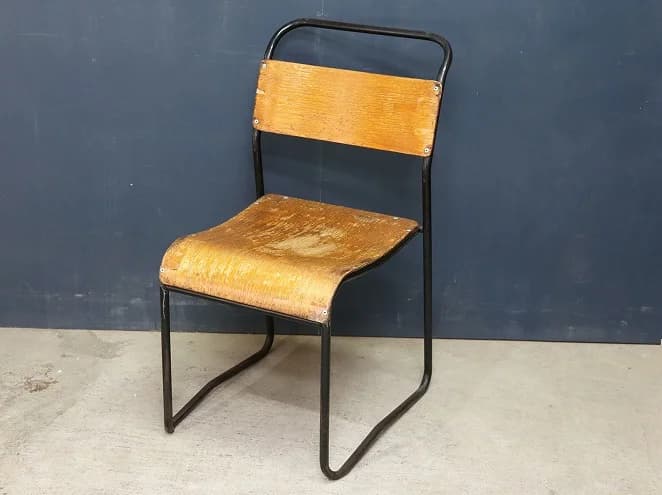 スタッキングチェア|スチール・ブナ材・1960年代 機能的な積み重ね椅子