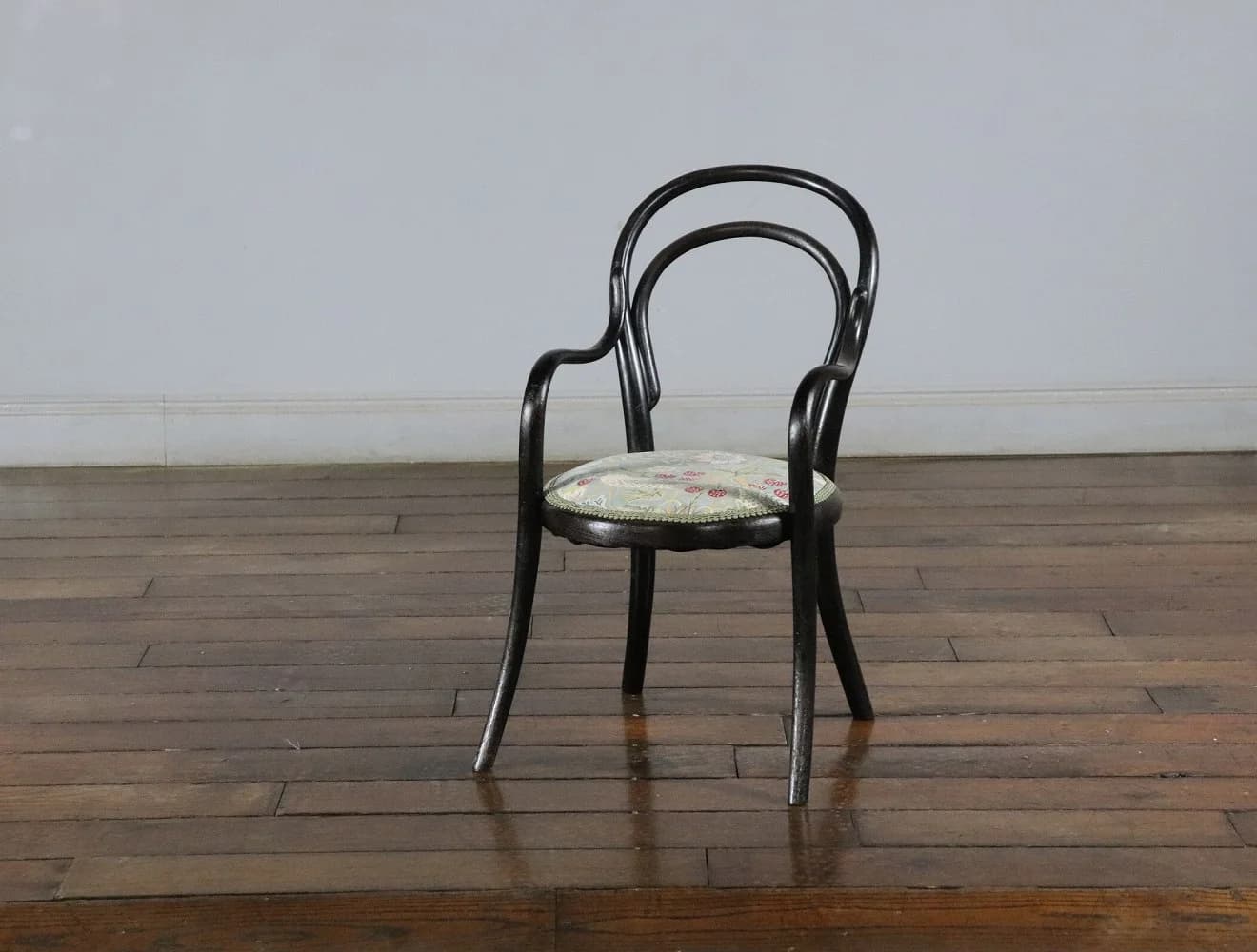ベントウッドキッズチェア|ビーチ材・1930年代 いちご泥棒の座面 THONET(トーネット)