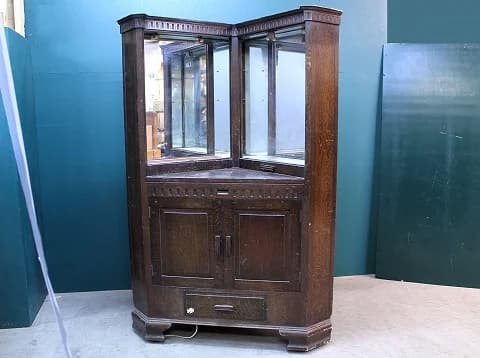 コーナーキャビネット|オーク材・1930年代 ミラーバックの飾り棚