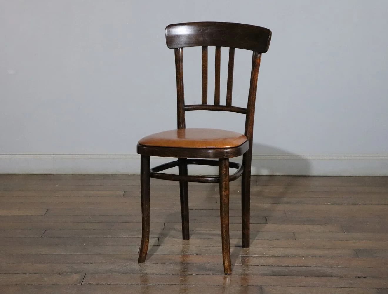 ベントウッドチェア｜ブナ材・1930年代 PUレザー座面 THONET（トーネット）