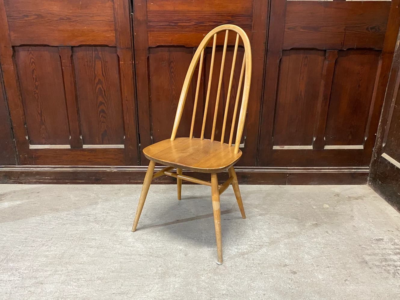 クエーカーチェア｜ブナ材・エルム材・1960年代 ゆったり座れる一脚 ERCOL（アーコール）