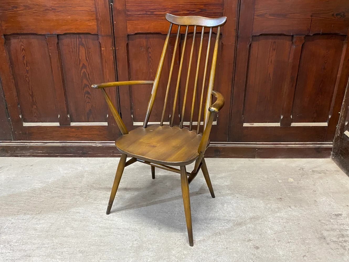 ゴールドスミス アームチェア|ブナ材・エルム材・1960年代 ハイバックの名作アームチェア ERCOL(アーコール)