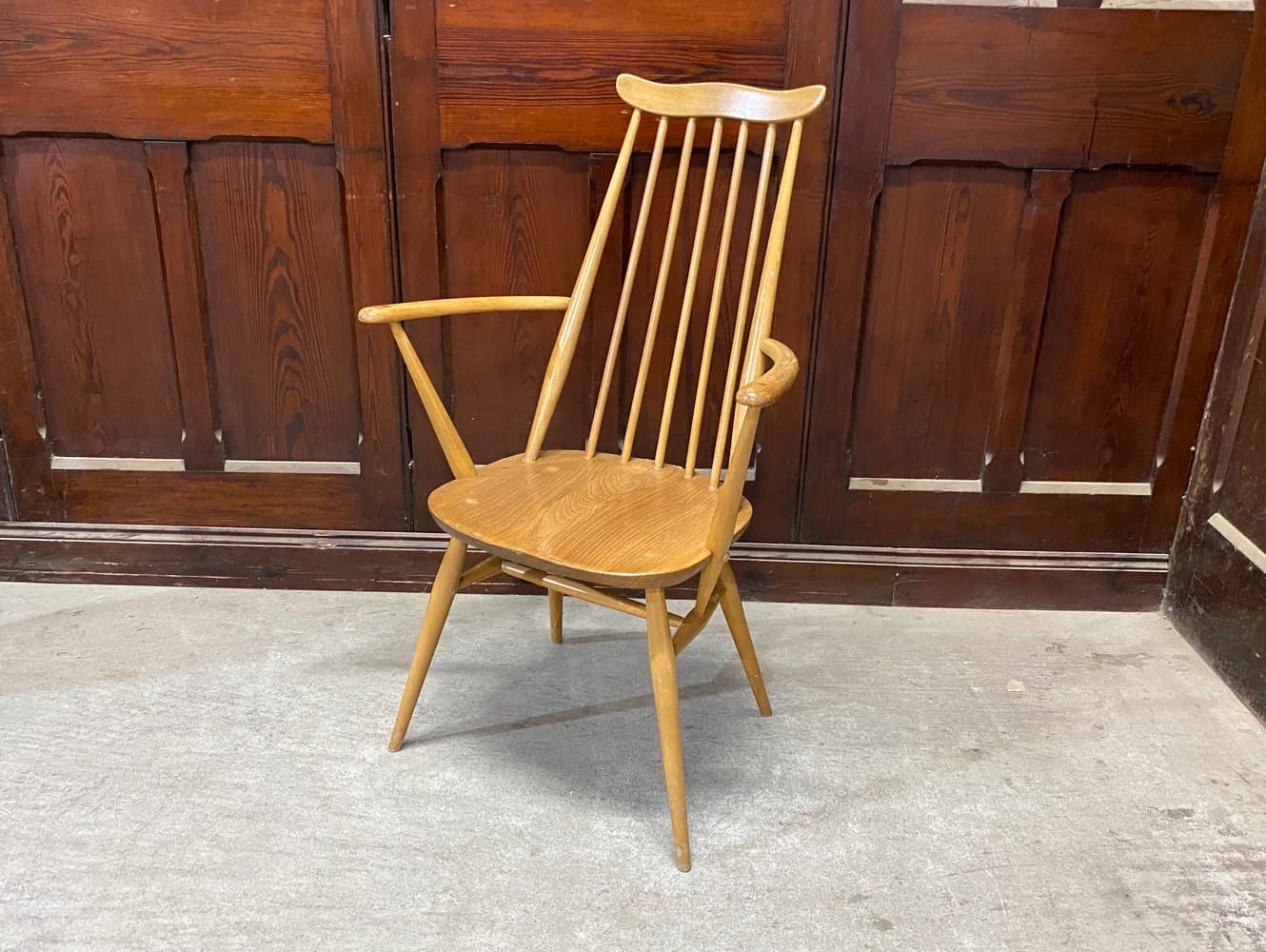 ゴールドスミス アームチェア|ブナ材・エルム材・1960年代 ハイバックの名作アームチェア ERCOL(アーコール)