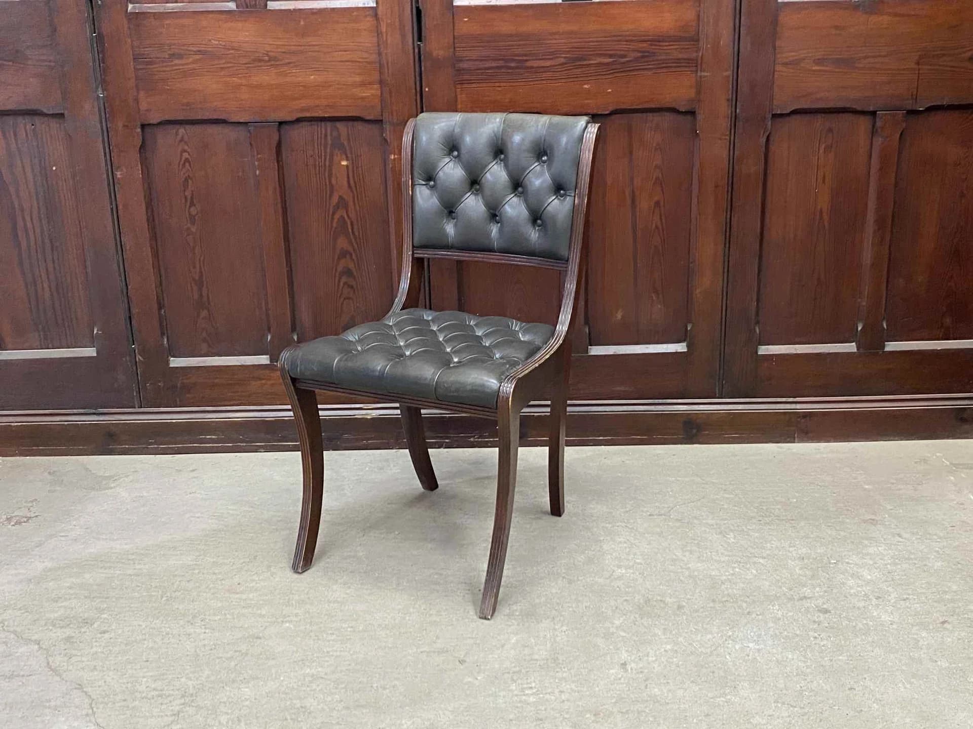 チェスターフィールドチェア｜マホガニー材・1880年代 重厚な逸品