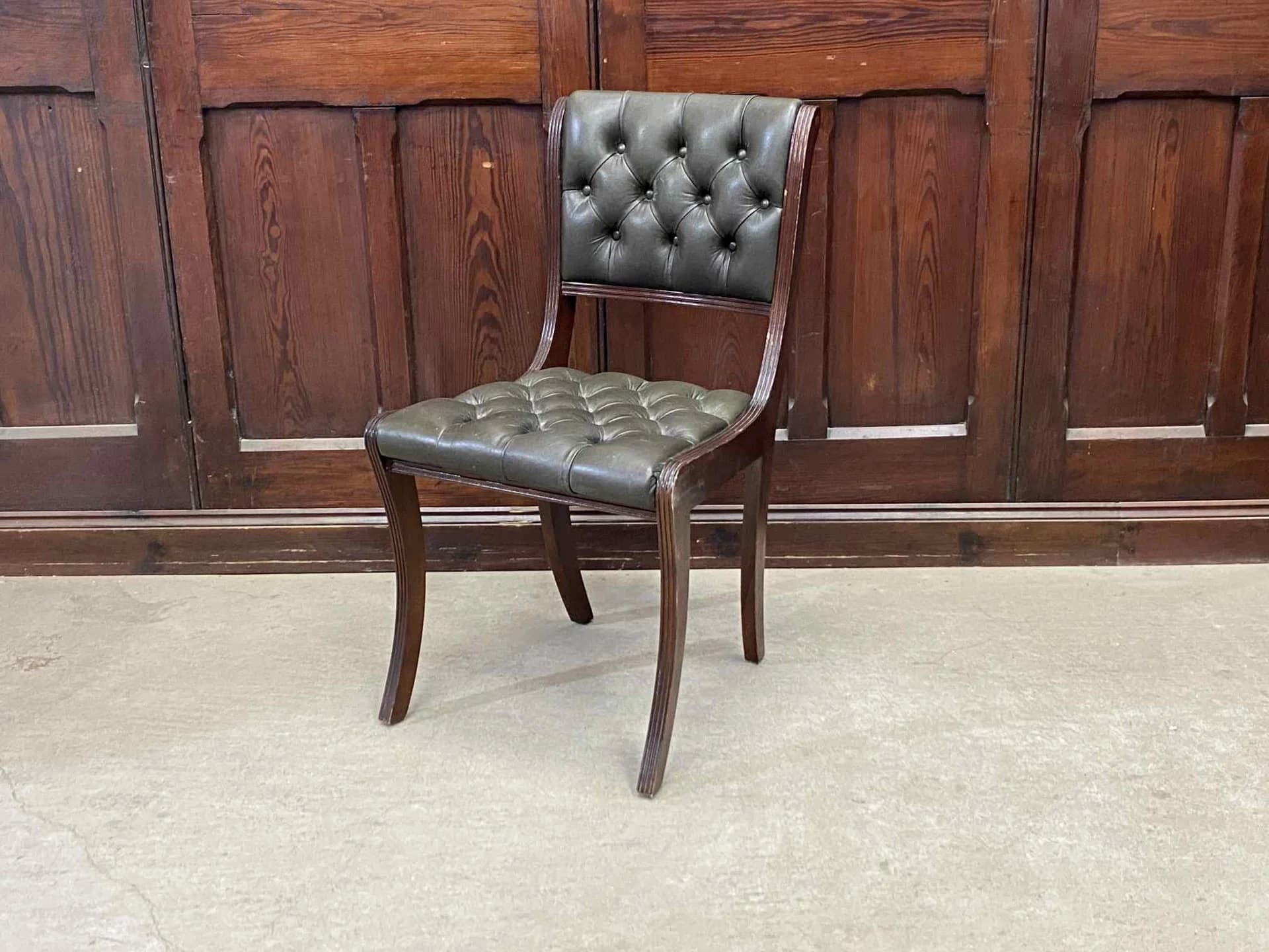 チェスターフィールドチェア|マホガニー材・1880年代 風格ある逸品