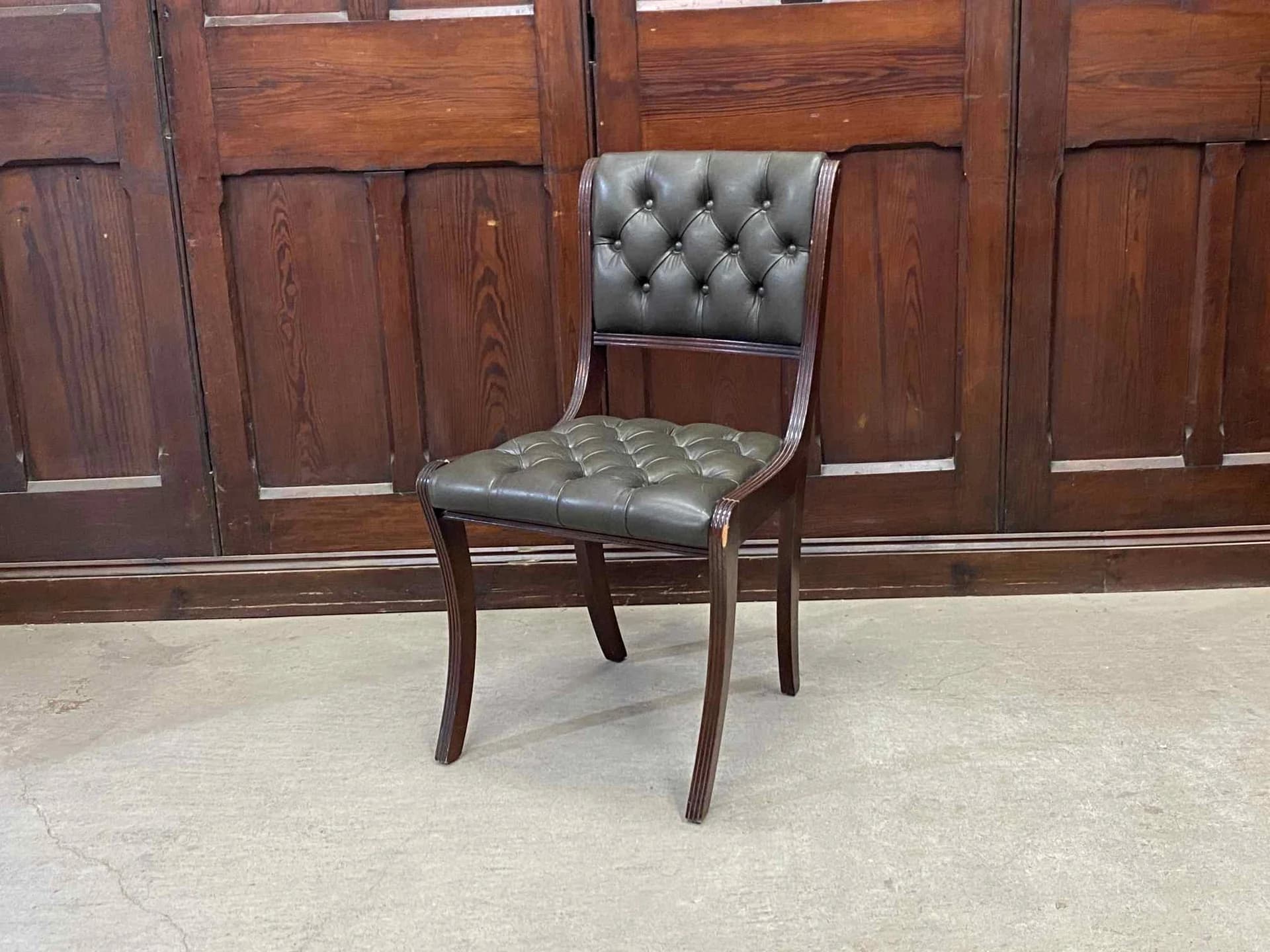 チェスターフィールドチェア｜マホガニー材・1880年代 格式ある逸品