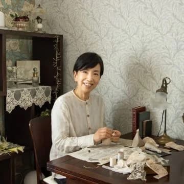 アンティーク空間で楽しむ「思い出を額装するアート」