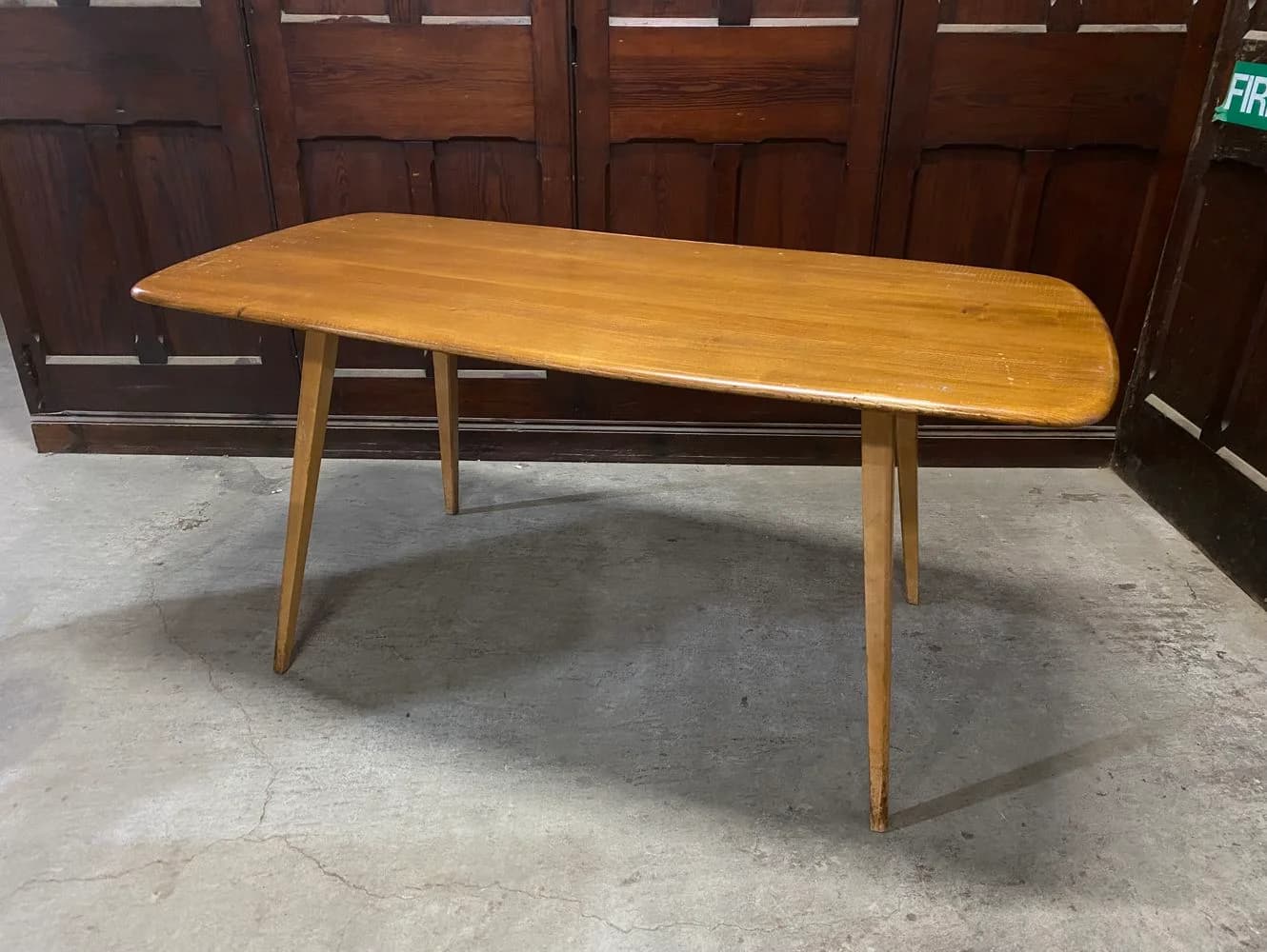 ダイニングテーブル|ビーチ・エルム材・1960年代 ナチュラルな木肌 ERCOL(アーコール)